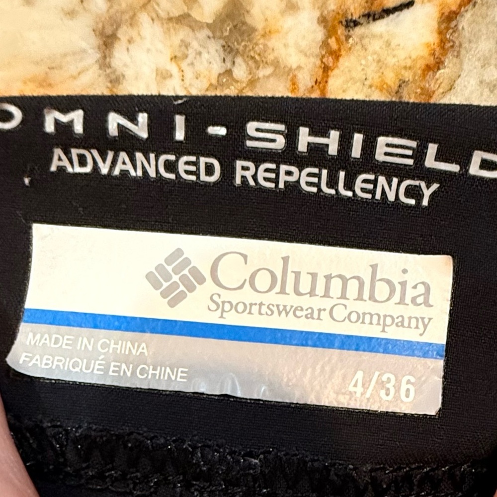 Columbia Women's Black Omni Shield Advanced
Repellency Hiking Capris - Sz 4 - Picture 7 of 9